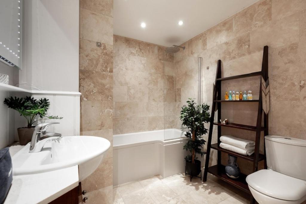 Revamped & Luxxe For Covent Garden Lovers! Adorable City Home For Families & Friends Londen Buitenkant foto