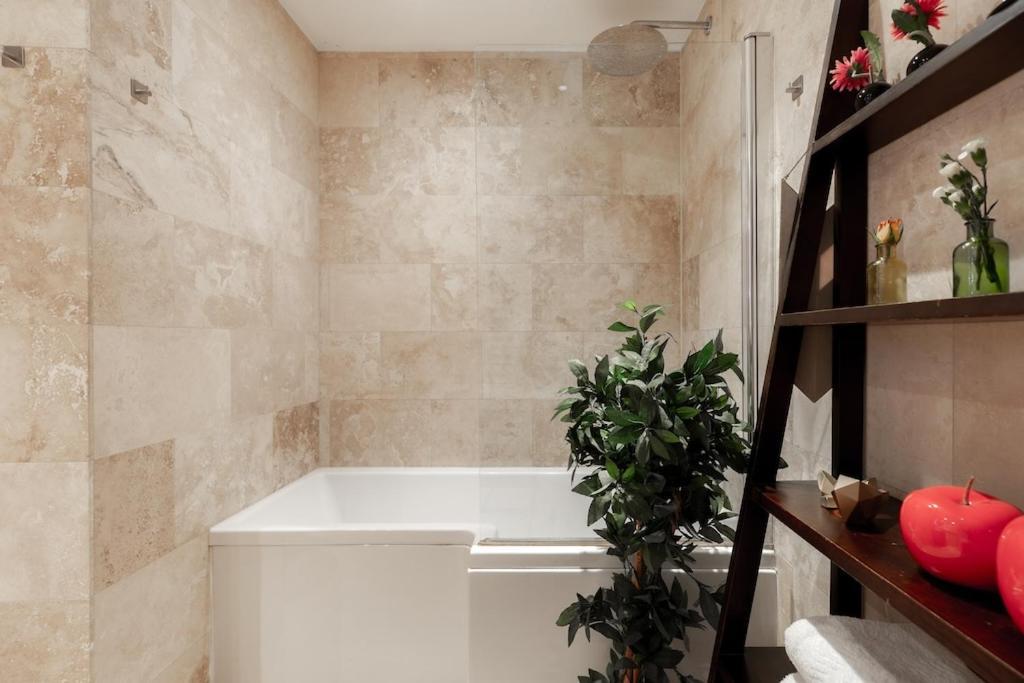 Revamped & Luxxe For Covent Garden Lovers! Adorable City Home For Families & Friends Londen Buitenkant foto