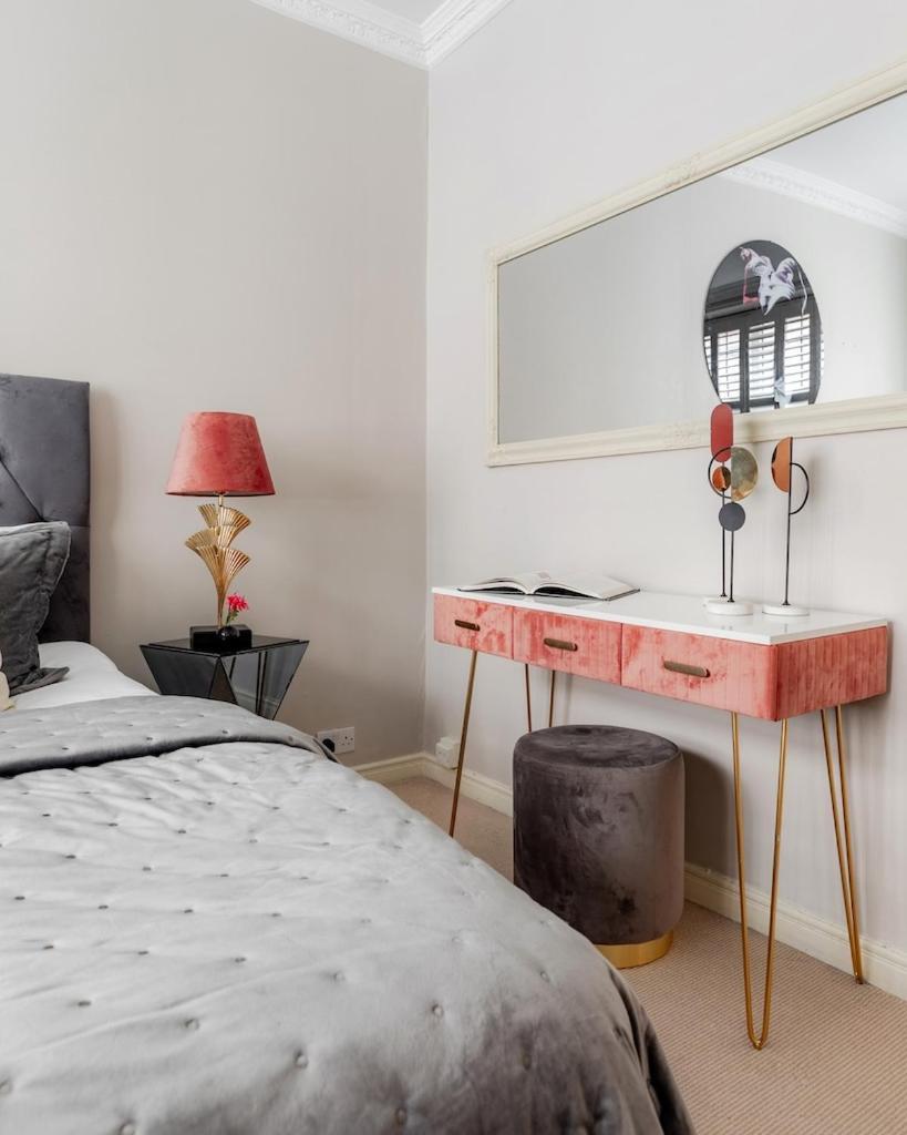 Revamped & Luxxe For Covent Garden Lovers! Adorable City Home For Families & Friends Londen Buitenkant foto